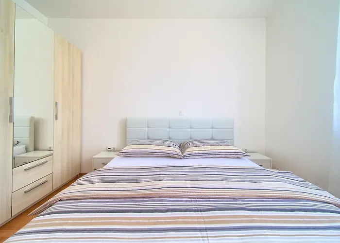 Anja Apartman *
